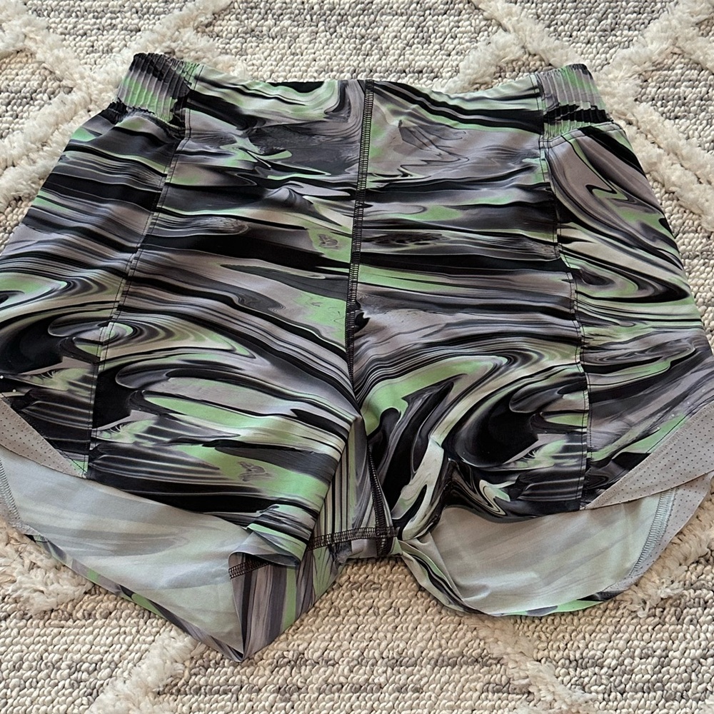 Lululemon Hotty Hot HR Lined Short 4”